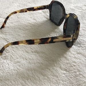 Tory burch camo/marble sunglasses